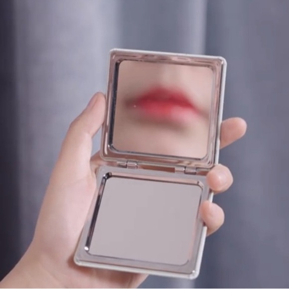 NWT-Elegant Compact Makeup Mirror - Picture 6 of 7